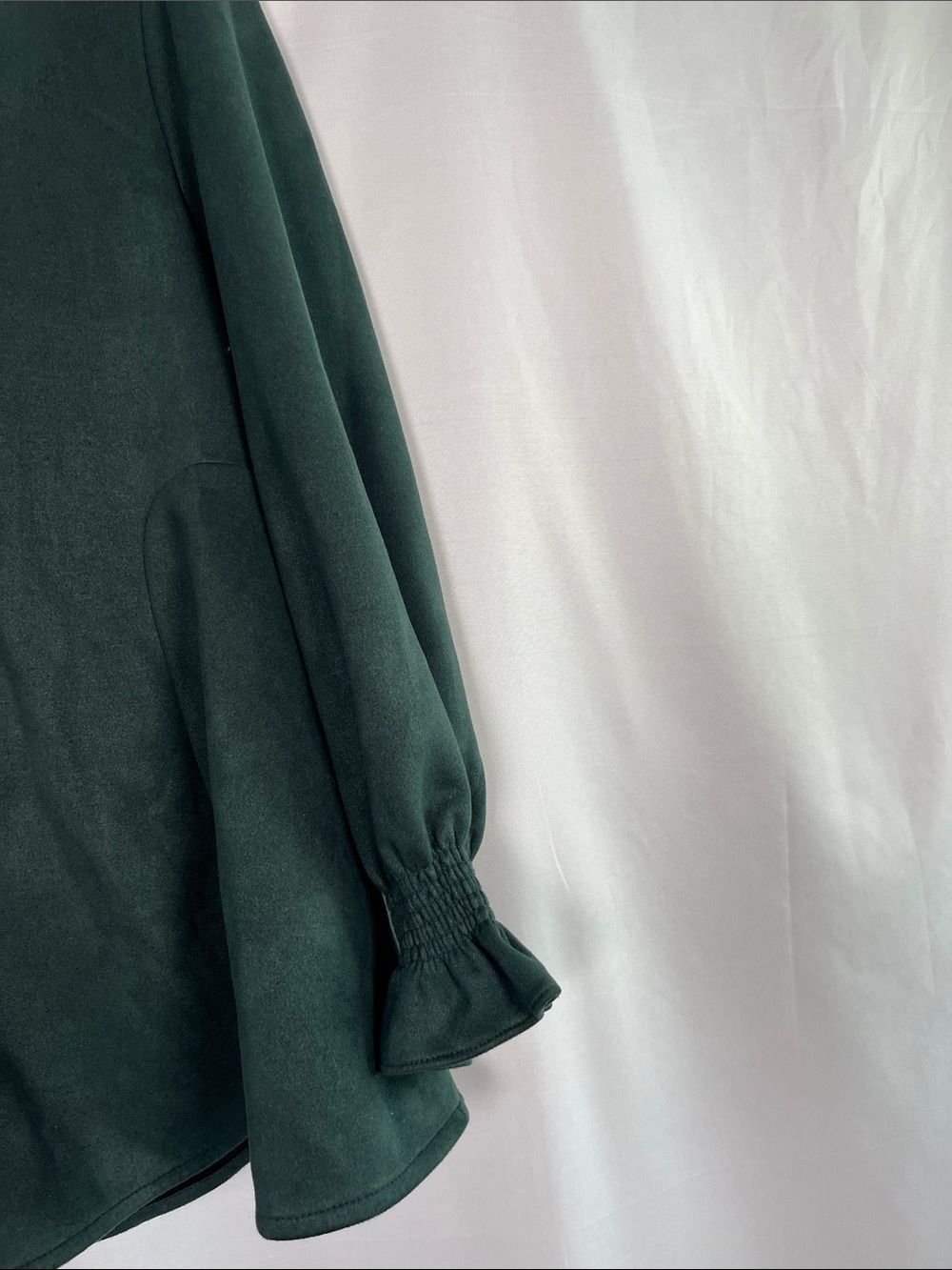 Tuckernuck Easton faux suede flowy blouse malachite green size medium - Picture 6 of 8
